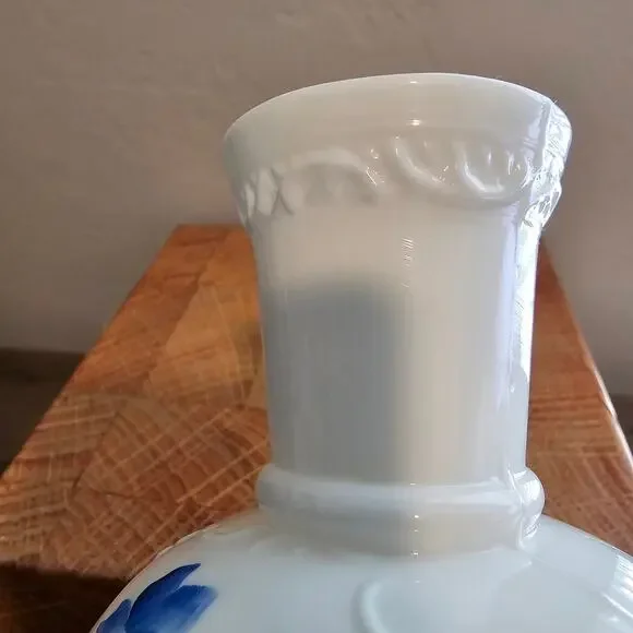 Vintage Hand Painted Floral Vase White Blue 6" MCM Cottage Elegant Renaissance - Picture 8 of 12
